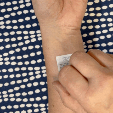 'No Pain No Gain' temporary tattoo being applied – fitness motivation quote for athletes and gym lovers